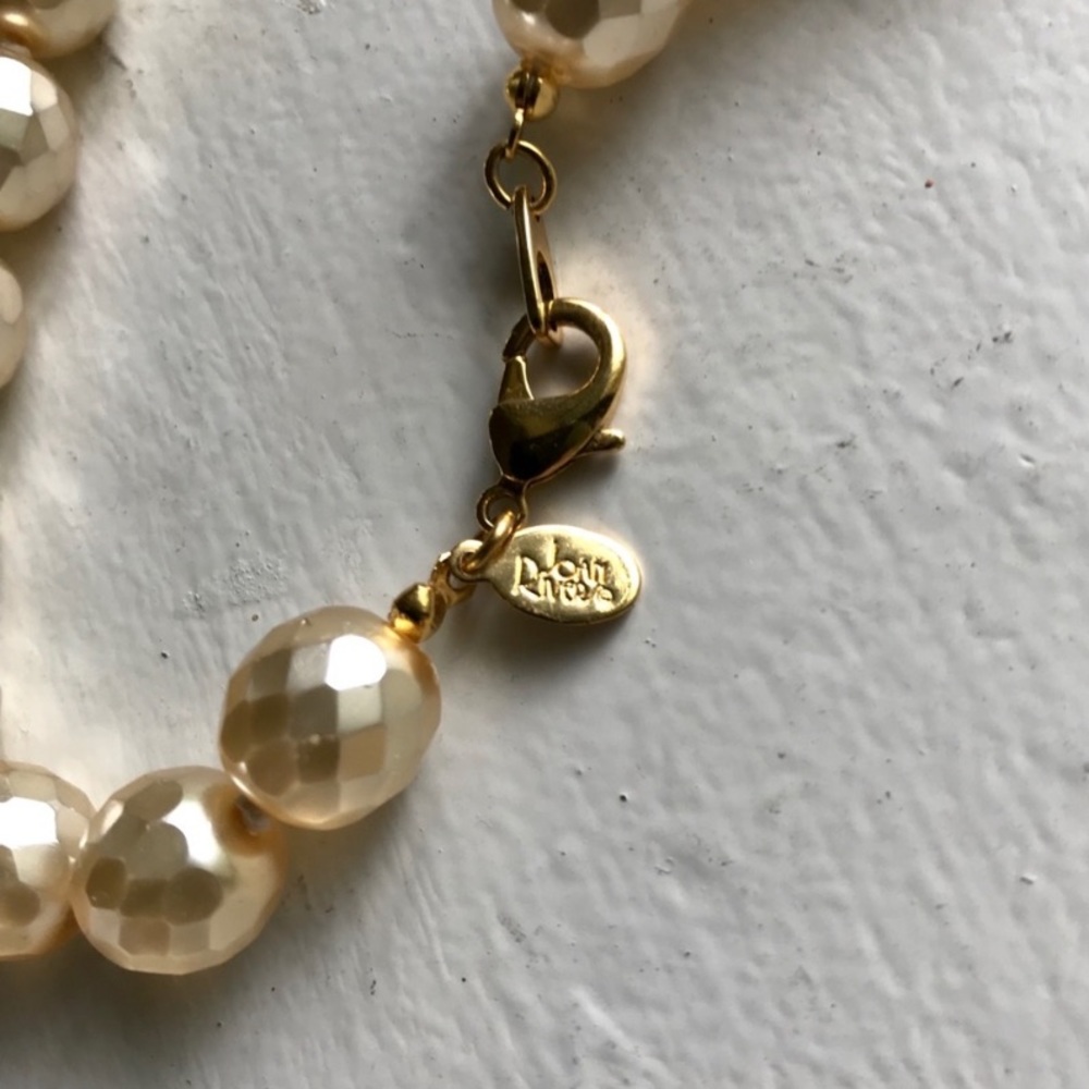 JOAN RIVERS FACETED IRIDESCENT IVORY “FAUX PEARLS” GLASS BEAD NECKLACE - Picture 7 of 10